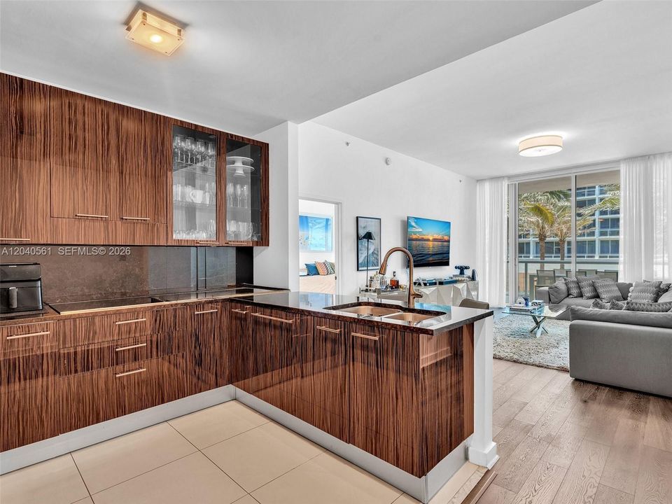 For Sale: $1,200,000 (2 beds, 2 baths, 1288 Square Feet)