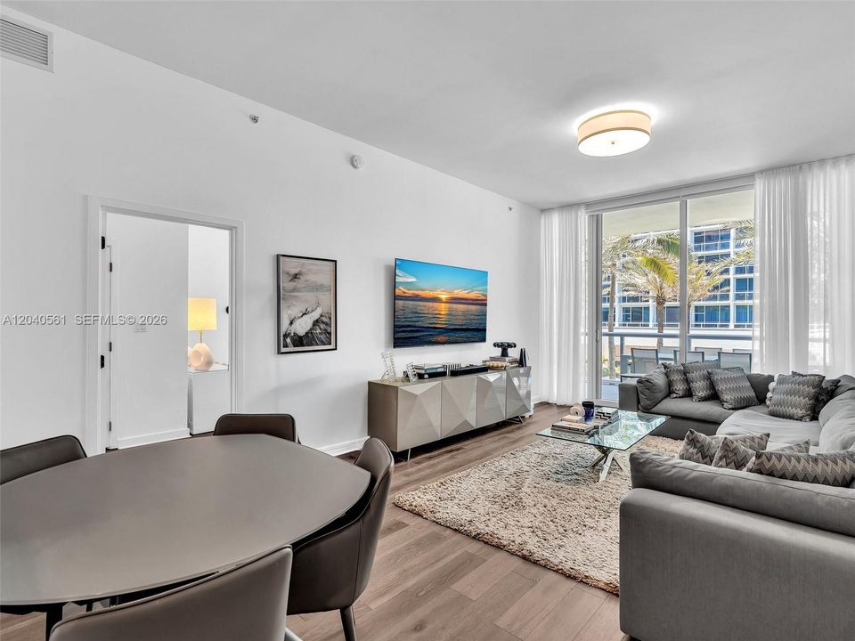 For Sale: $1,200,000 (2 beds, 2 baths, 1288 Square Feet)