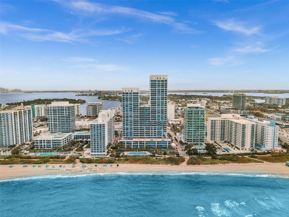 For Sale: $1,200,000 (2 beds, 2 baths, 1288 Square Feet)