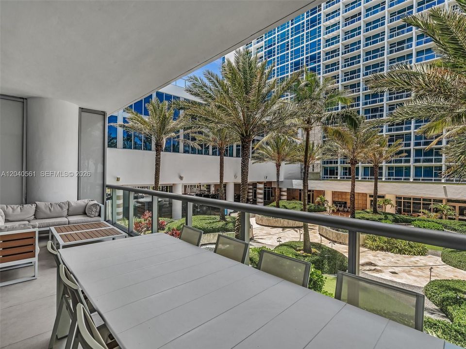 For Sale: $1,200,000 (2 beds, 2 baths, 1288 Square Feet)