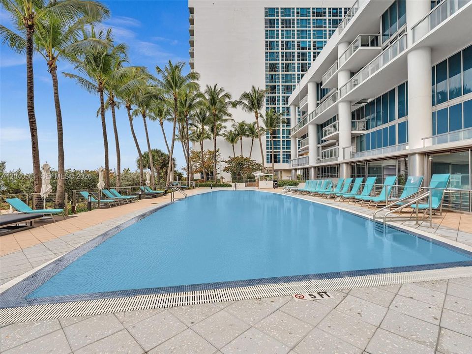 For Sale: $1,200,000 (2 beds, 2 baths, 1288 Square Feet)