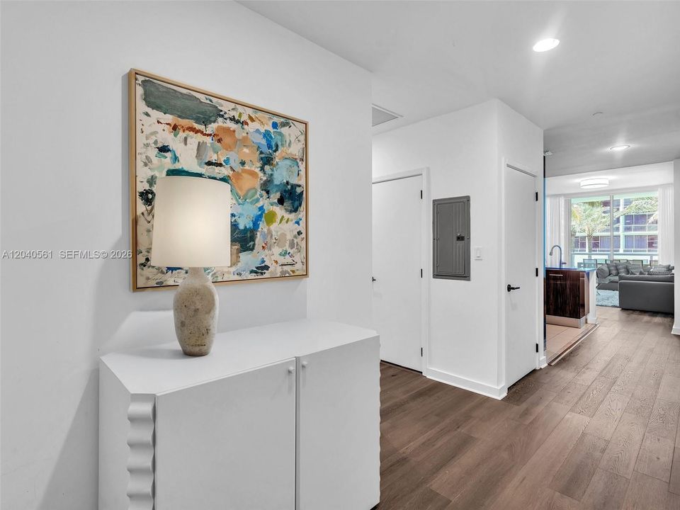 For Sale: $1,200,000 (2 beds, 2 baths, 1288 Square Feet)