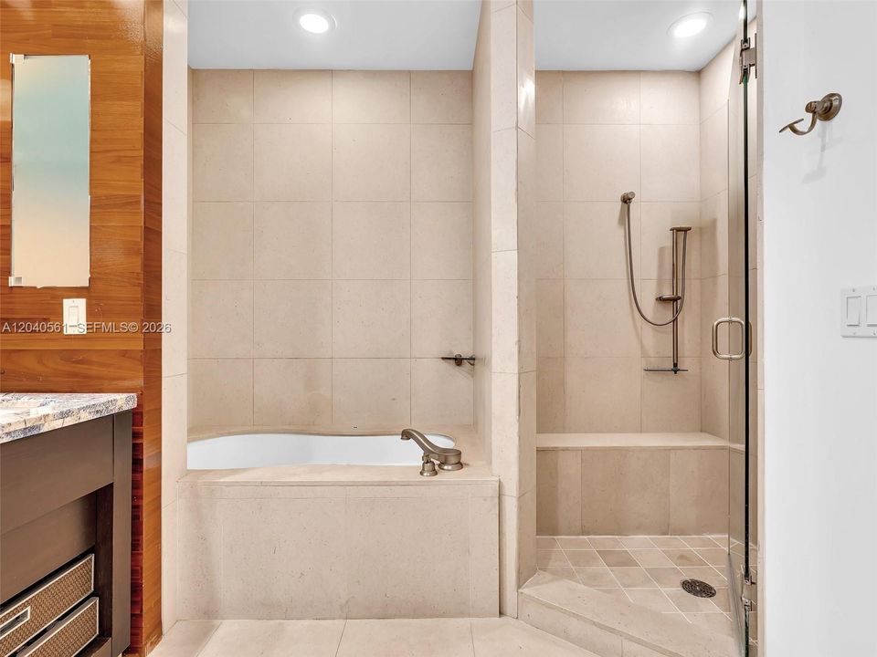 For Sale: $1,200,000 (2 beds, 2 baths, 1288 Square Feet)
