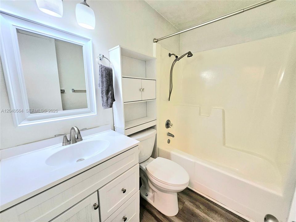 For Rent: $1,800 (2 beds, 1 baths, 609 Square Feet)