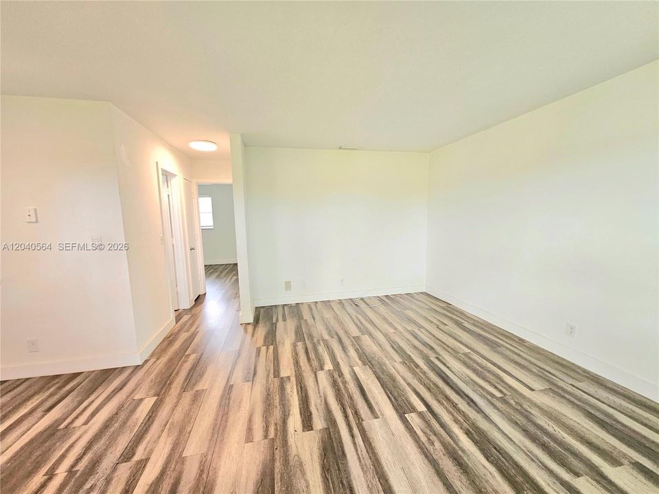For Rent: $1,800 (2 beds, 1 baths, 609 Square Feet)