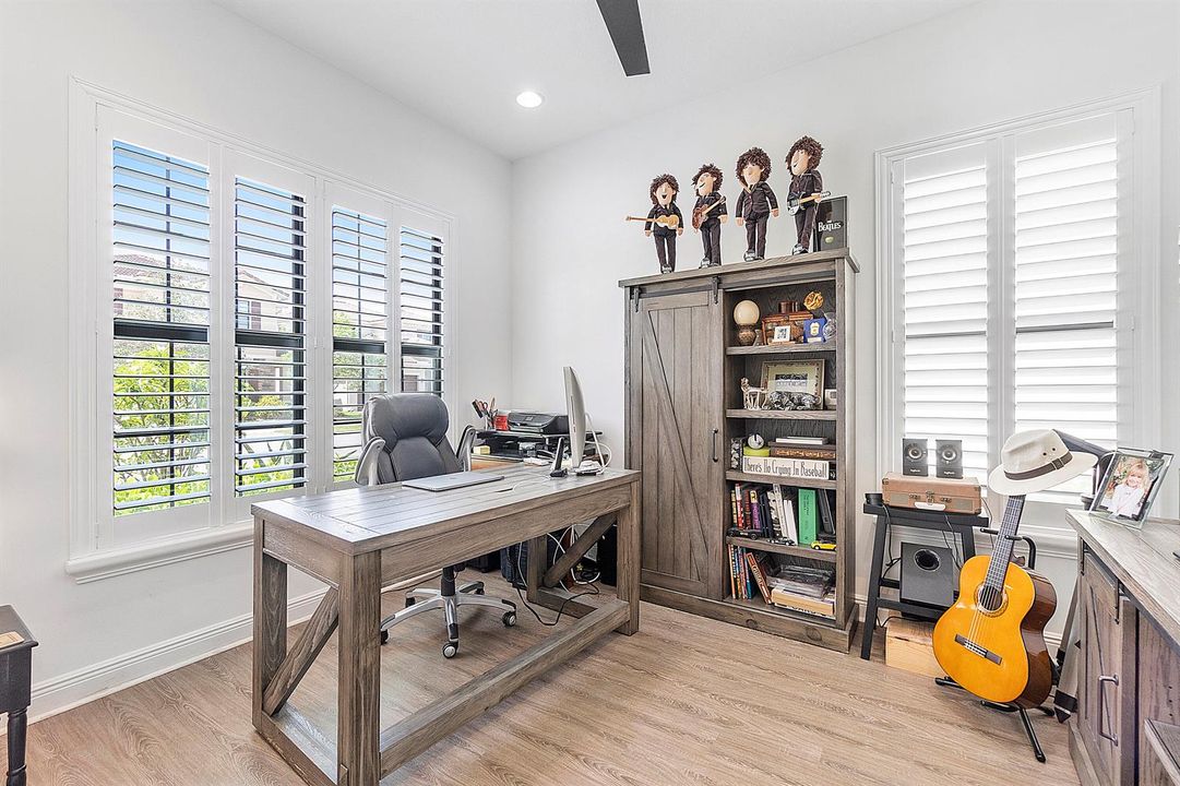 Office2 9013 Nw 39th St_030