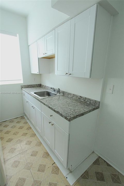 В аренду: $1,700 (0 спален, 1 ванн, 0 Квадратных фут)