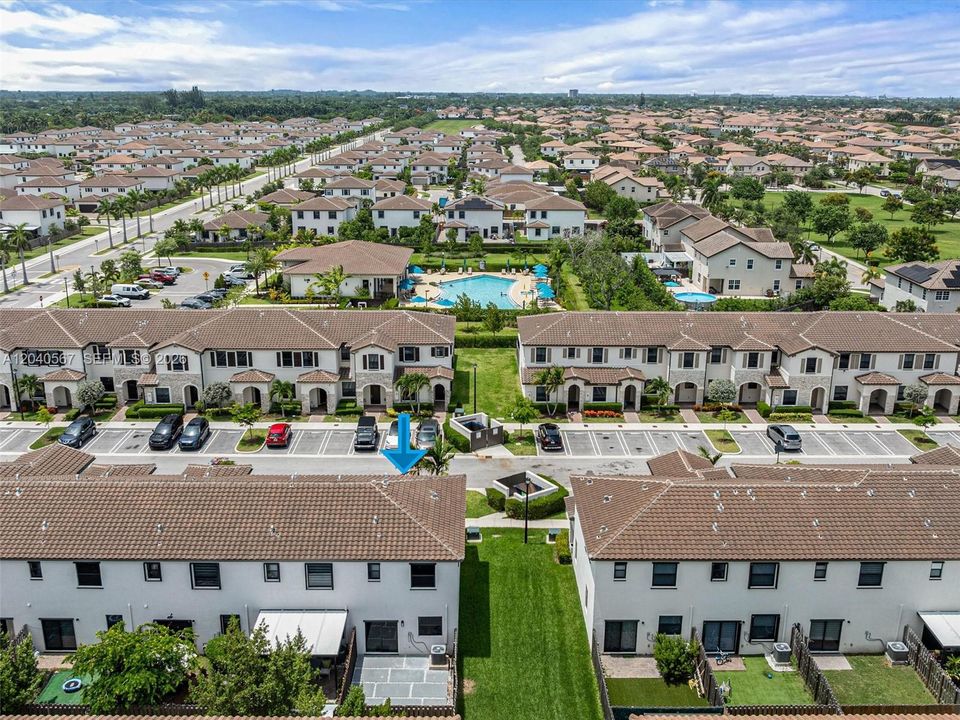 На продажу: $375,000 (3 спален, 3 ванн, 1328 Квадратных фут)