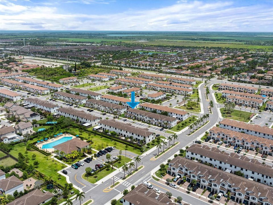 На продажу: $375,000 (3 спален, 3 ванн, 1328 Квадратных фут)