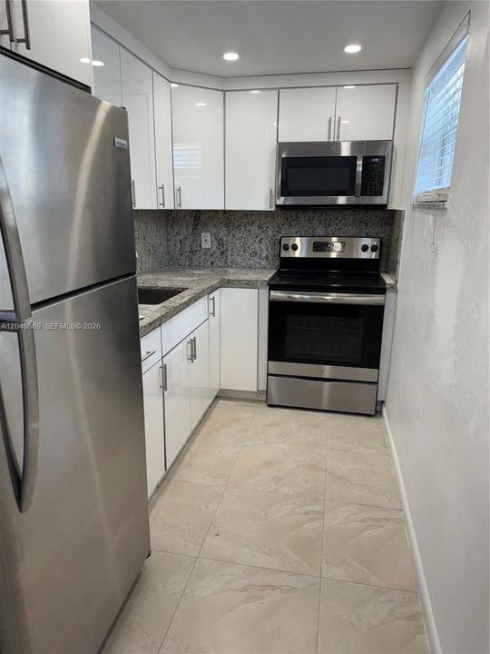 For Rent: $2,200 (2 beds, 1 baths, 5956 Square Feet)