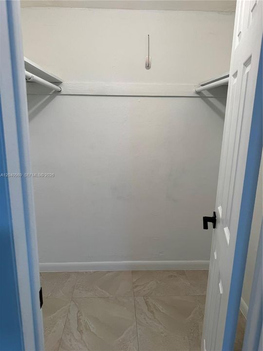For Rent: $2,200 (2 beds, 1 baths, 5956 Square Feet)