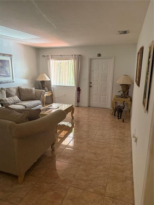 En Venta: $470,000 (4 camas, 3 baños, 0 Pies cuadrados)