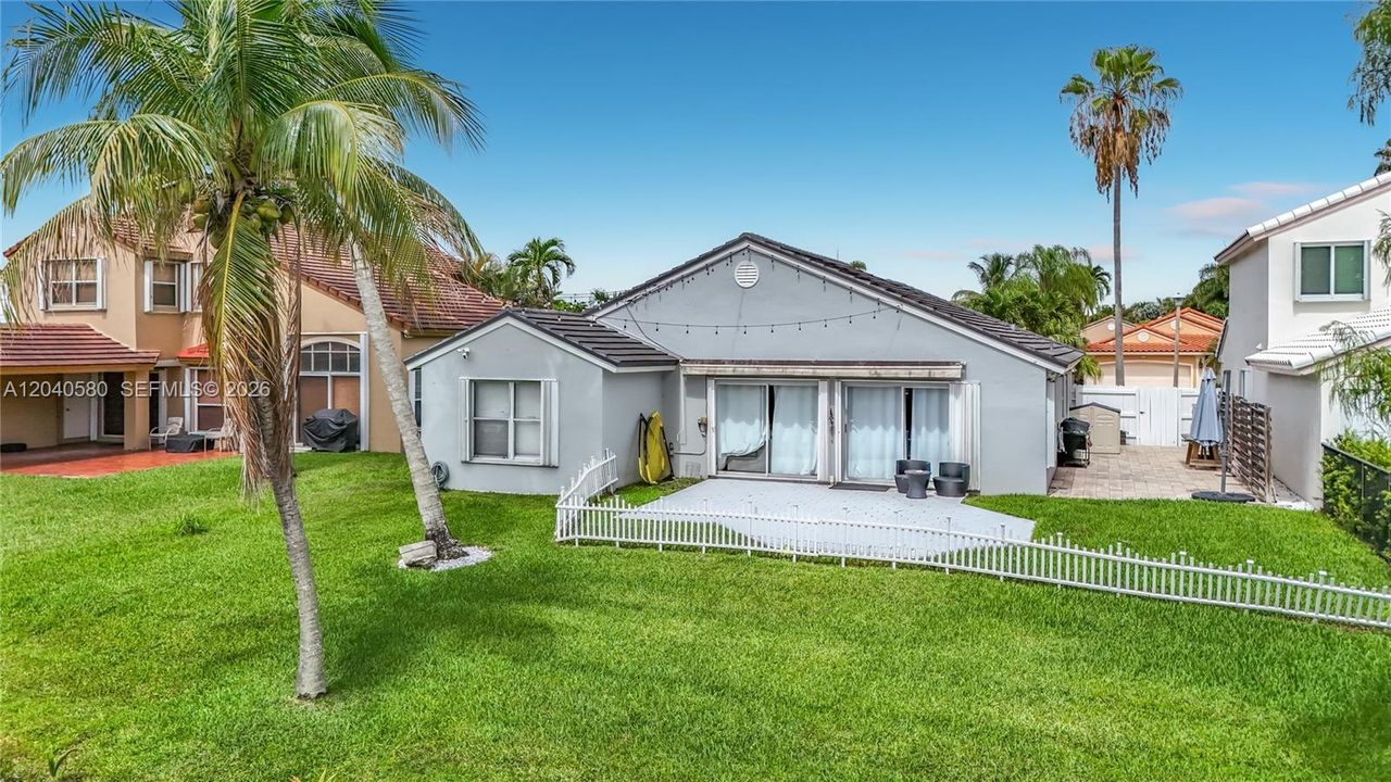 Activo con contrato: $650,000 (3 camas, 2 baños, 1577 Pies cuadrados)