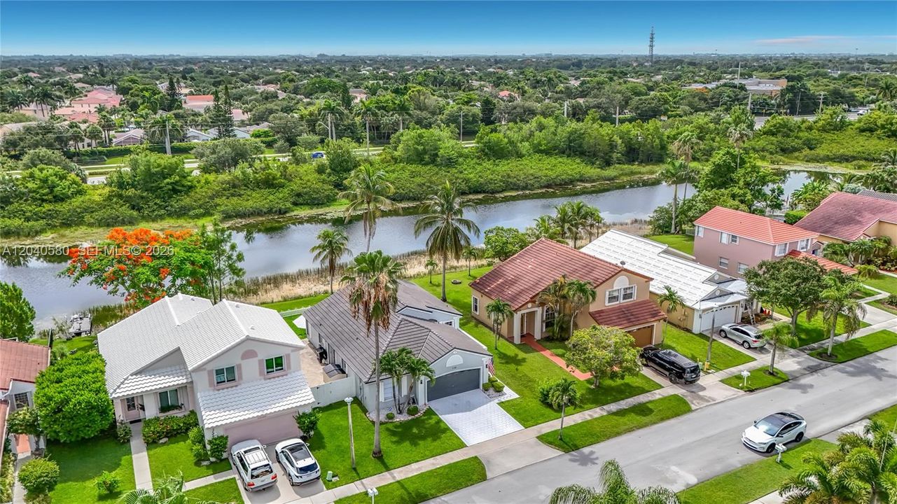 Activo con contrato: $650,000 (3 camas, 2 baños, 1577 Pies cuadrados)