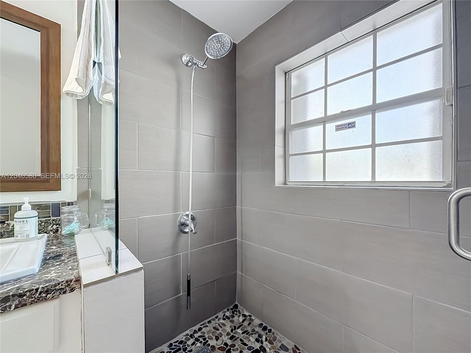 Activo con contrato: $650,000 (3 camas, 2 baños, 1577 Pies cuadrados)