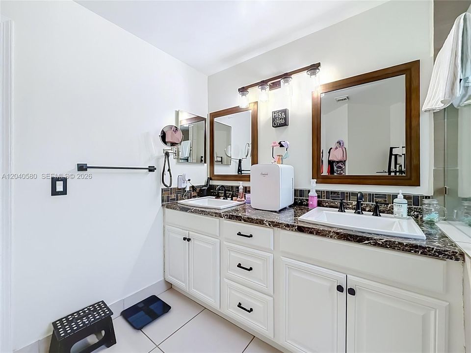 Activo con contrato: $650,000 (3 camas, 2 baños, 1577 Pies cuadrados)