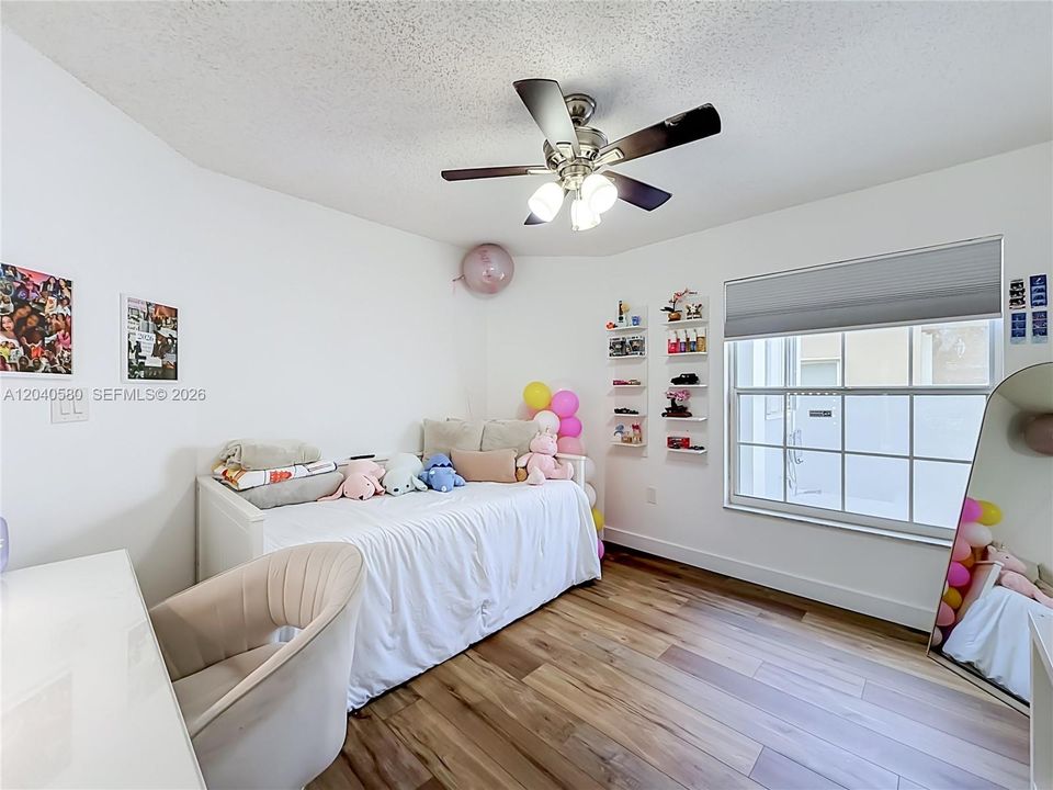 Activo con contrato: $650,000 (3 camas, 2 baños, 1577 Pies cuadrados)