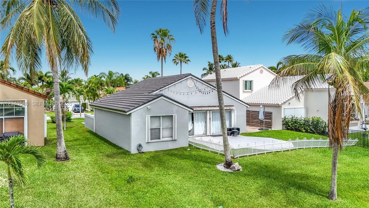 Activo con contrato: $650,000 (3 camas, 2 baños, 1577 Pies cuadrados)