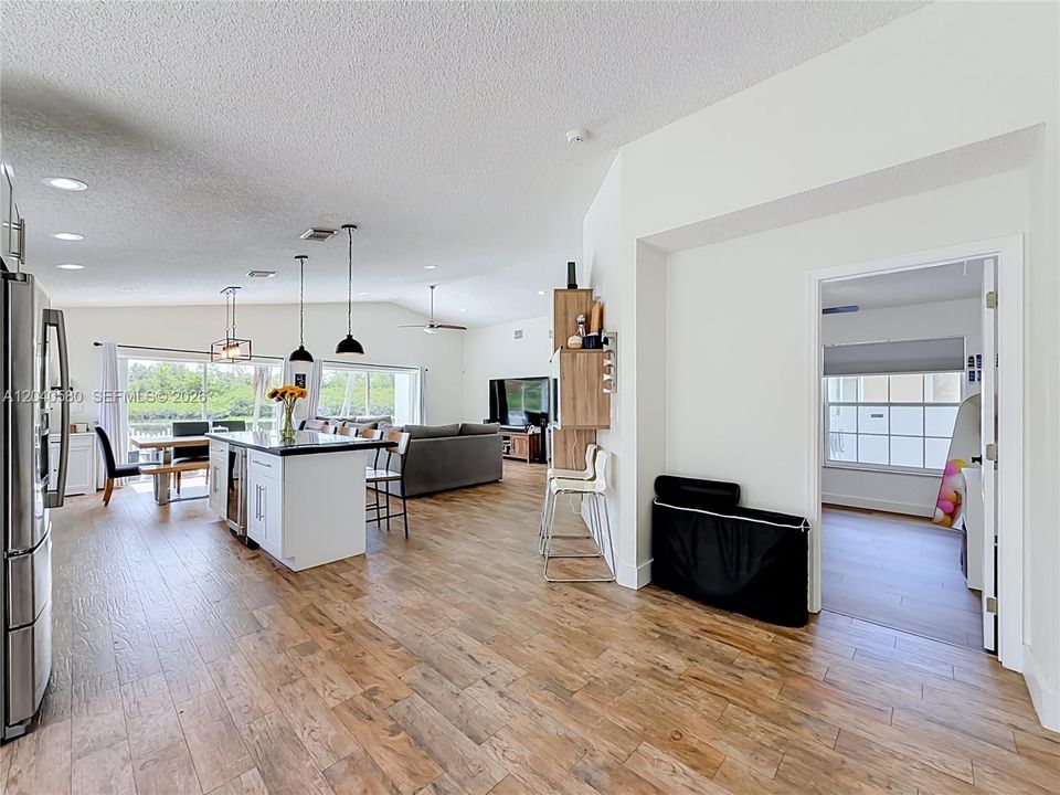 Activo con contrato: $650,000 (3 camas, 2 baños, 1577 Pies cuadrados)