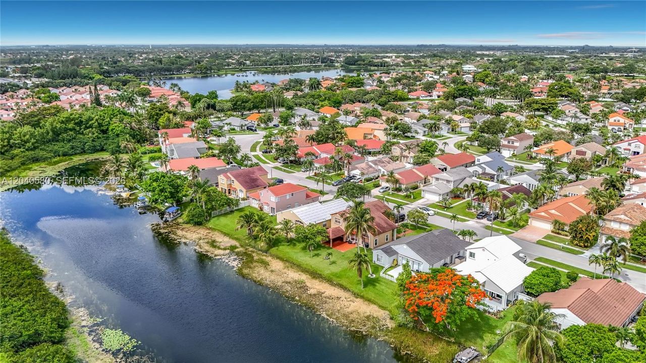 Activo con contrato: $650,000 (3 camas, 2 baños, 1577 Pies cuadrados)