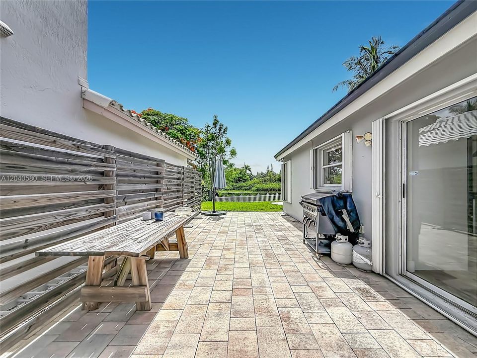 Activo con contrato: $650,000 (3 camas, 2 baños, 1577 Pies cuadrados)