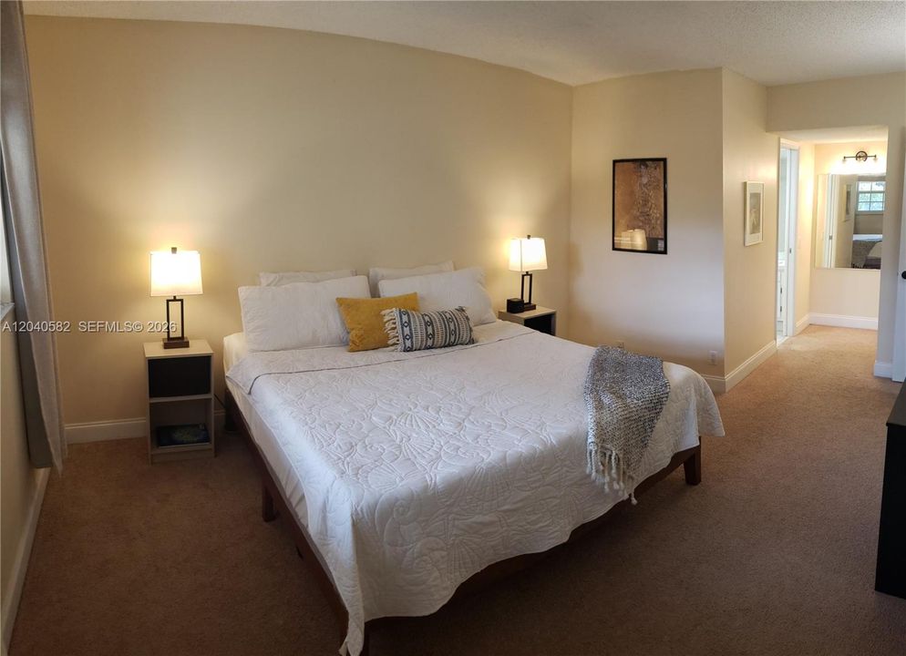 В аренду: $2,200 (2 спален, 2 ванн, 1112 Квадратных фут)