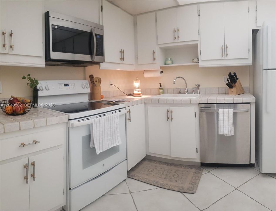 В аренду: $2,200 (2 спален, 2 ванн, 1112 Квадратных фут)