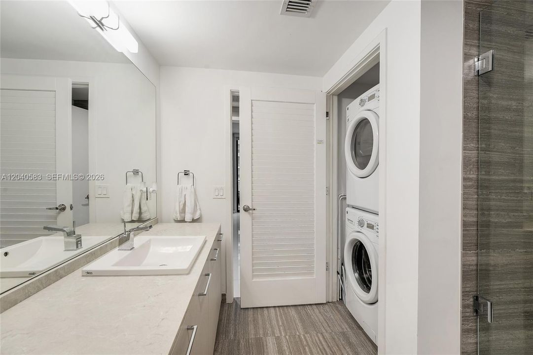 For Rent: $5,900 (2 beds, 2 baths, 970 Square Feet)