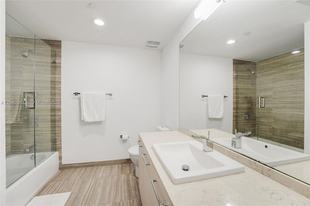 For Rent: $5,900 (2 beds, 2 baths, 970 Square Feet)