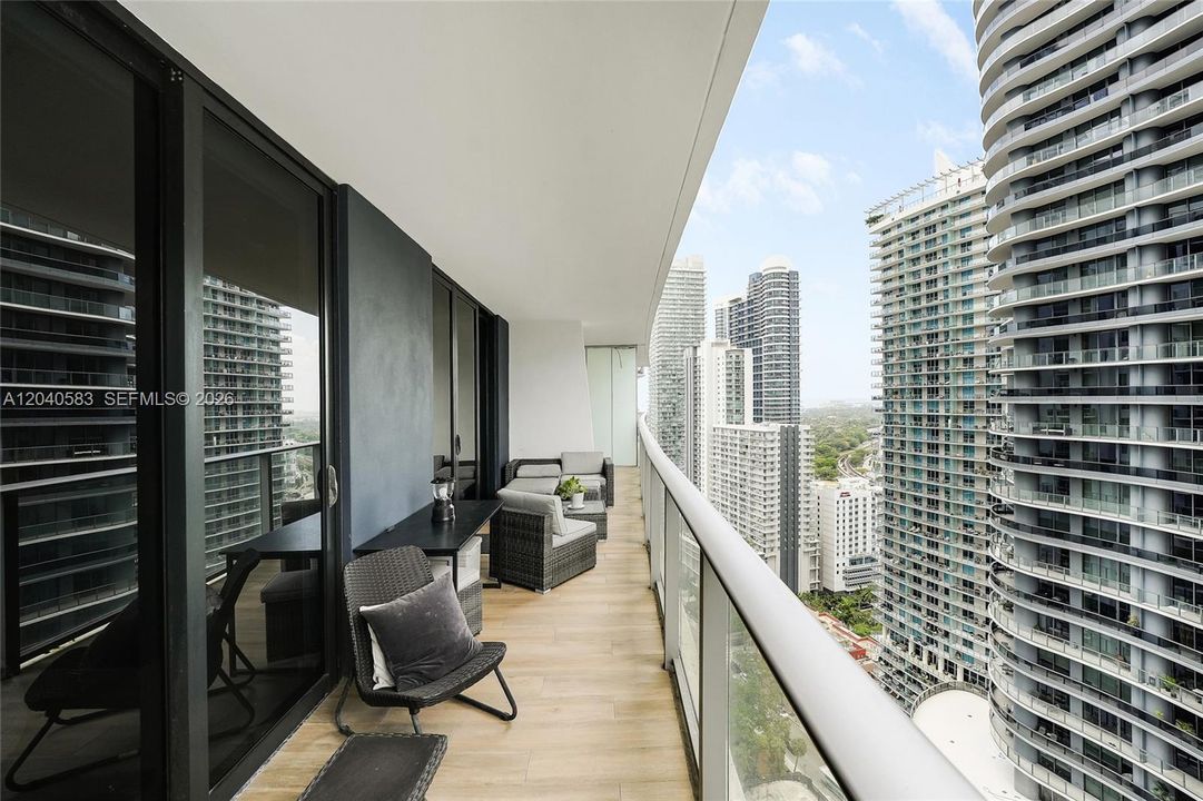For Rent: $5,900 (2 beds, 2 baths, 970 Square Feet)