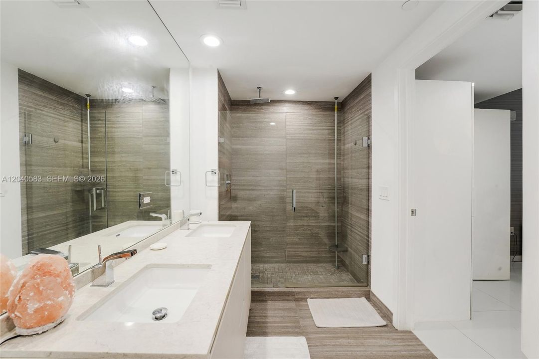 For Rent: $5,900 (2 beds, 2 baths, 970 Square Feet)