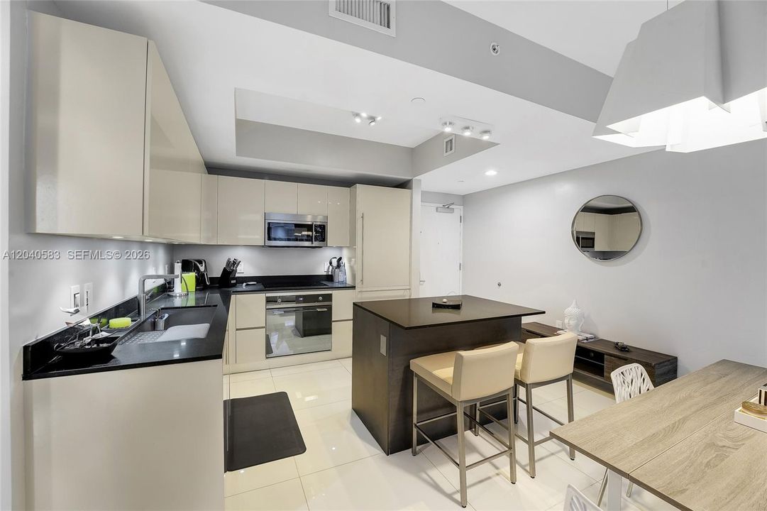 For Rent: $5,900 (2 beds, 2 baths, 970 Square Feet)