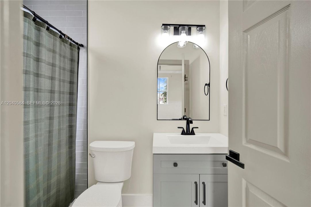 Bathroom 3 (Ensuite for Bedroom 2)