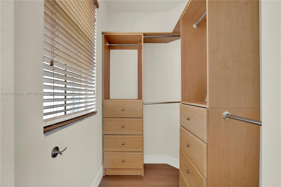 For Rent: $4,750 (5 beds, 4 baths, 2959 Square Feet)