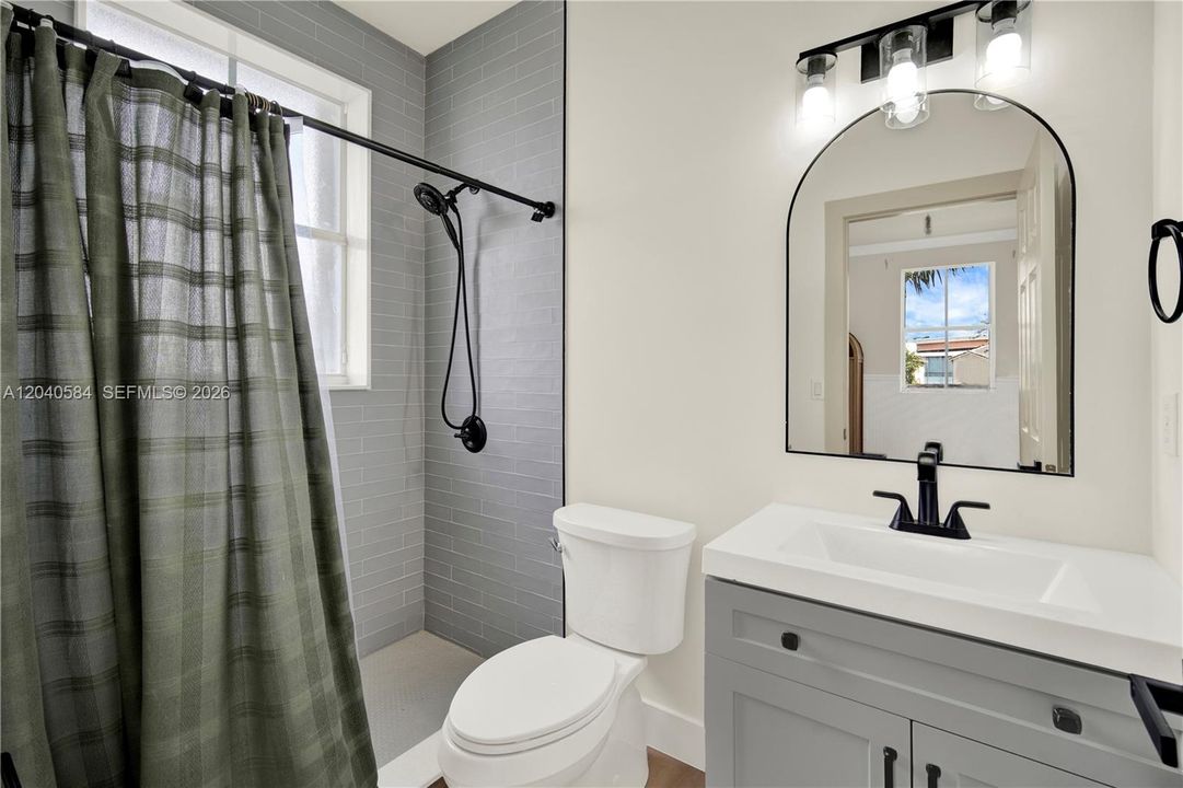 Bathroom 3 (Ensuite for Bedroom 2)