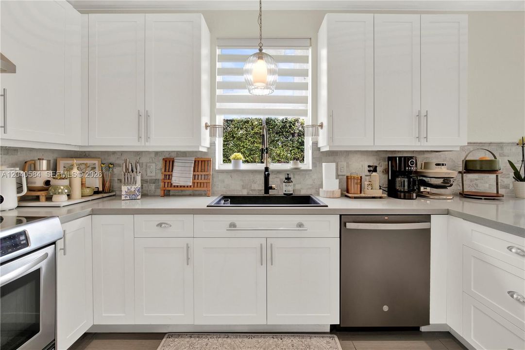 For Rent: $4,750 (5 beds, 4 baths, 2959 Square Feet)