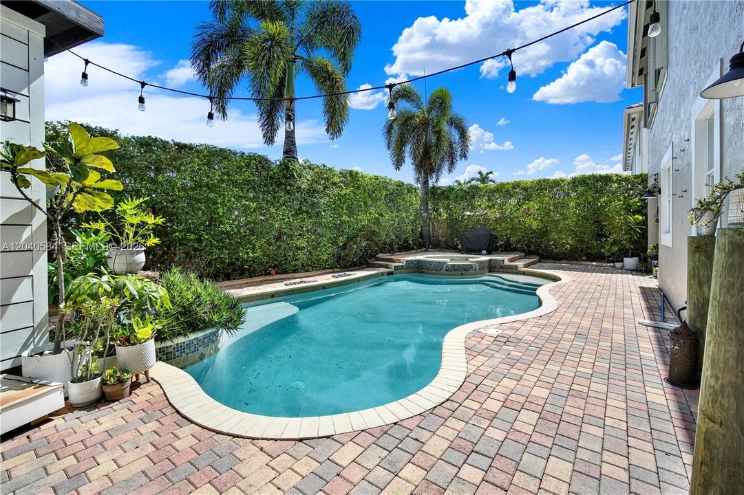For Rent: $4,750 (5 beds, 4 baths, 2959 Square Feet)