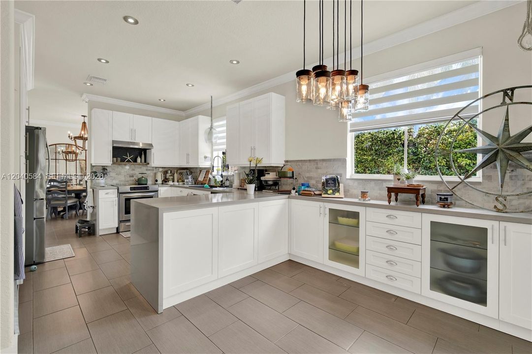 For Rent: $4,750 (5 beds, 4 baths, 2959 Square Feet)