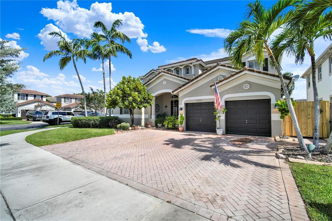 For Rent: $4,750 (5 beds, 4 baths, 2959 Square Feet)