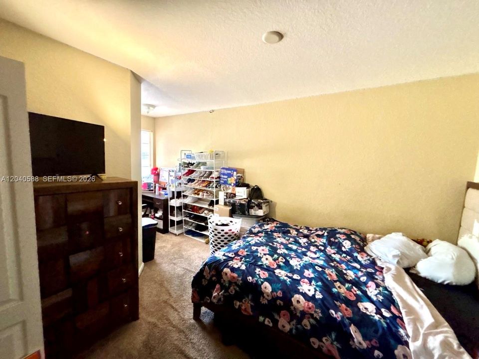 For Sale: $319,000 (3 beds, 2 baths, 1419 Square Feet)