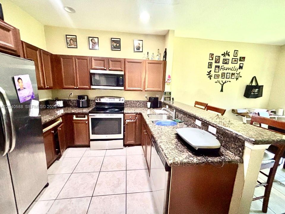 For Sale: $319,000 (3 beds, 2 baths, 1419 Square Feet)