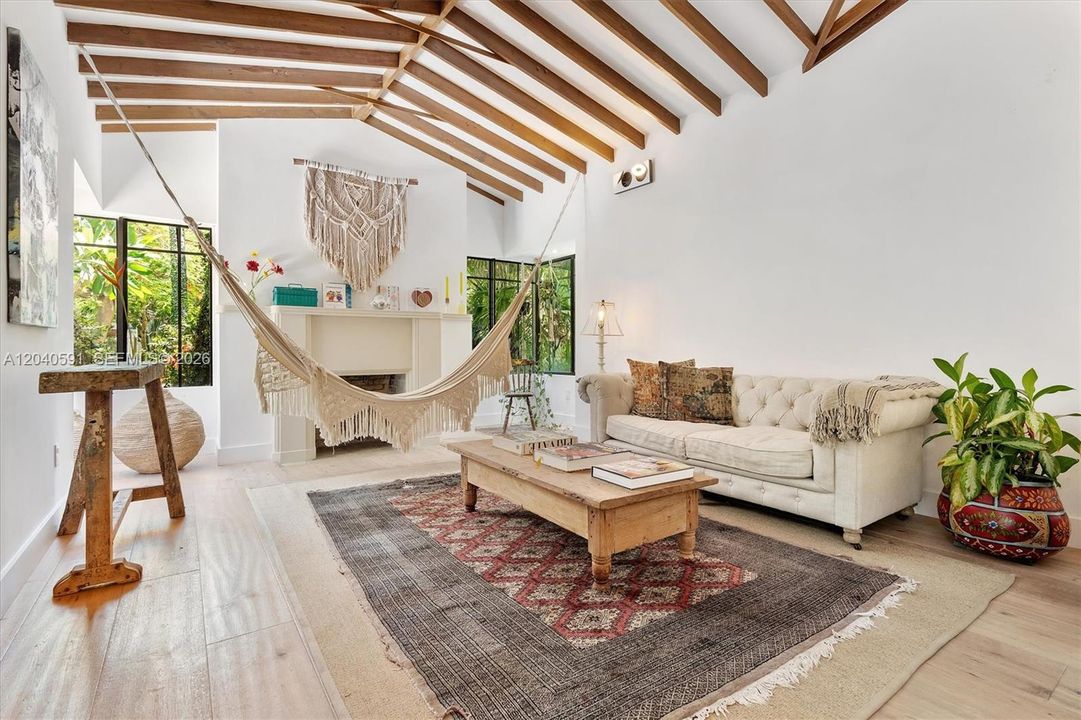 En Renta: $21,500 (4 camas, 3 baños, 3086 Pies cuadrados)