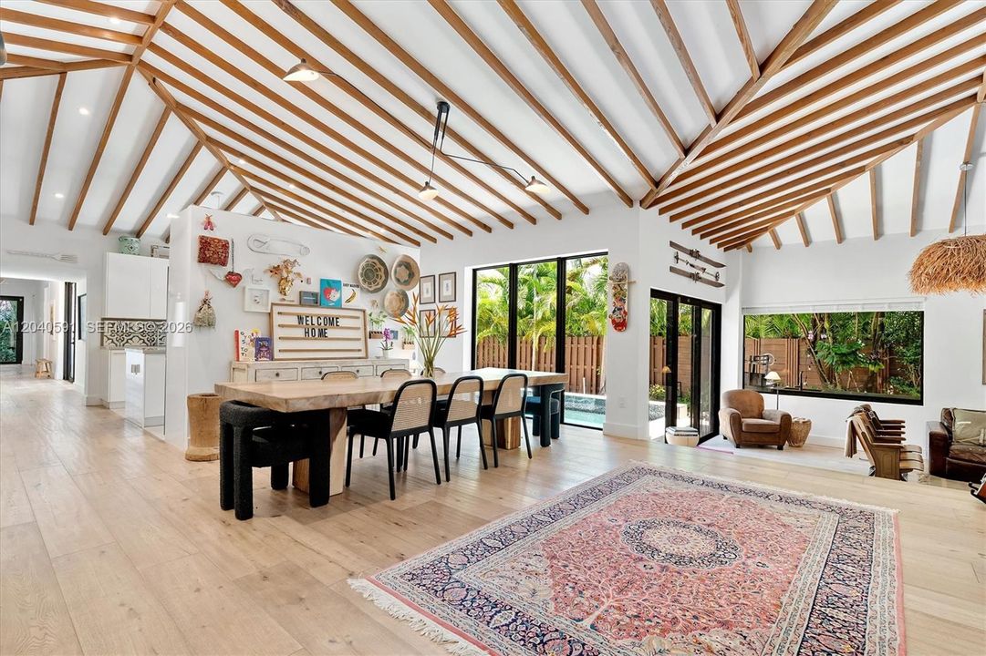 En Renta: $21,500 (4 camas, 3 baños, 3086 Pies cuadrados)