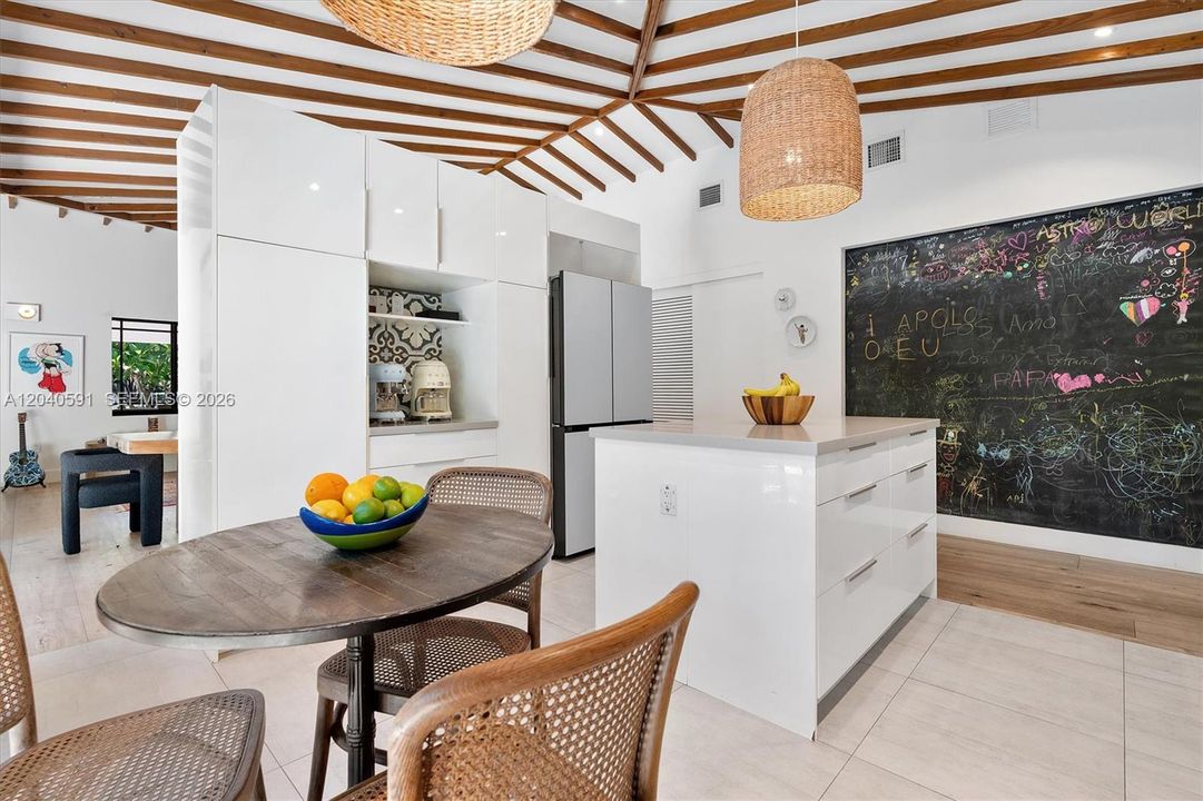 En Renta: $21,500 (4 camas, 3 baños, 3086 Pies cuadrados)