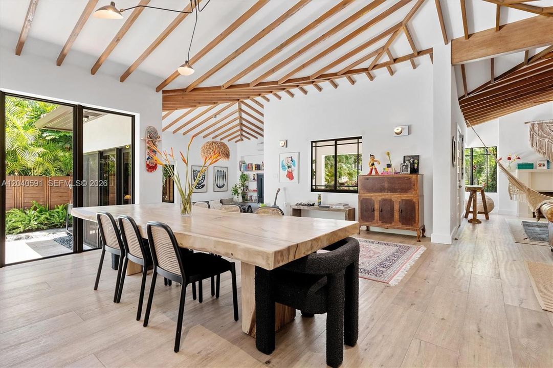 En Renta: $21,500 (4 camas, 3 baños, 3086 Pies cuadrados)