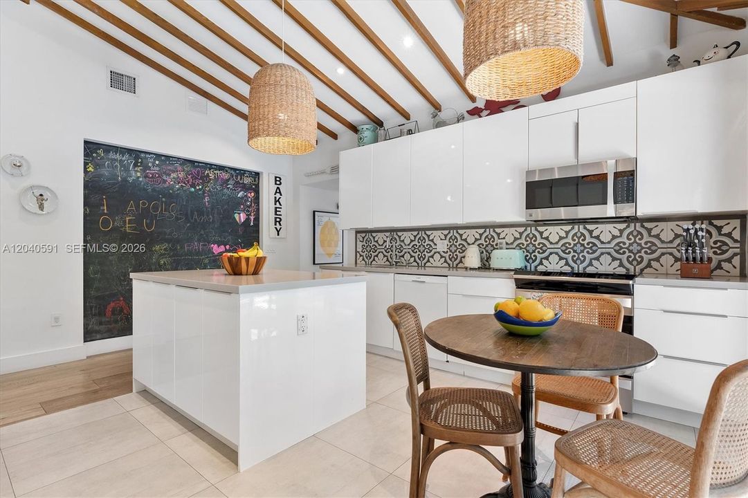 En Renta: $21,500 (4 camas, 3 baños, 3086 Pies cuadrados)