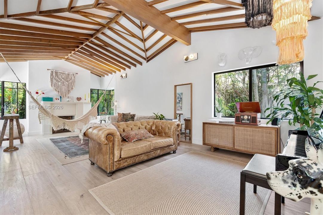 En Renta: $21,500 (4 camas, 3 baños, 3086 Pies cuadrados)