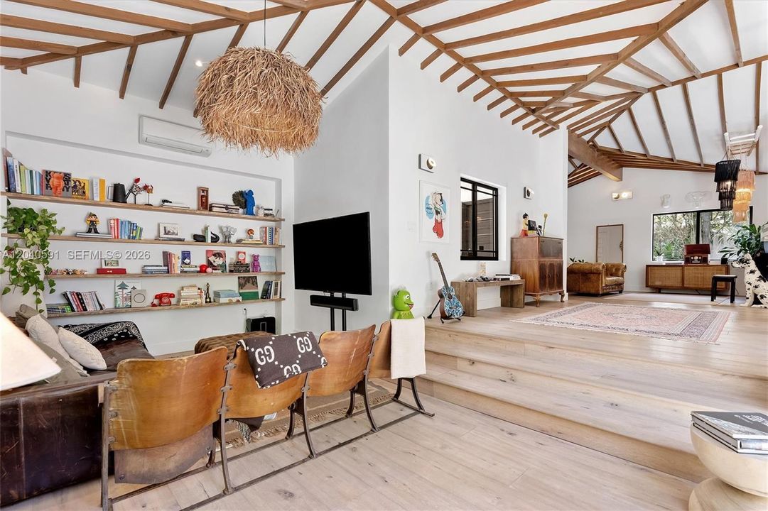En Renta: $21,500 (4 camas, 3 baños, 3086 Pies cuadrados)