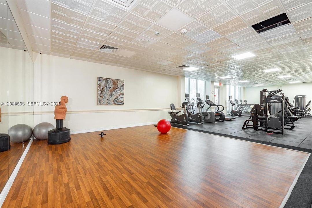 En Venta: $334,000 (1 camas, 1 baños, 896 Pies cuadrados)