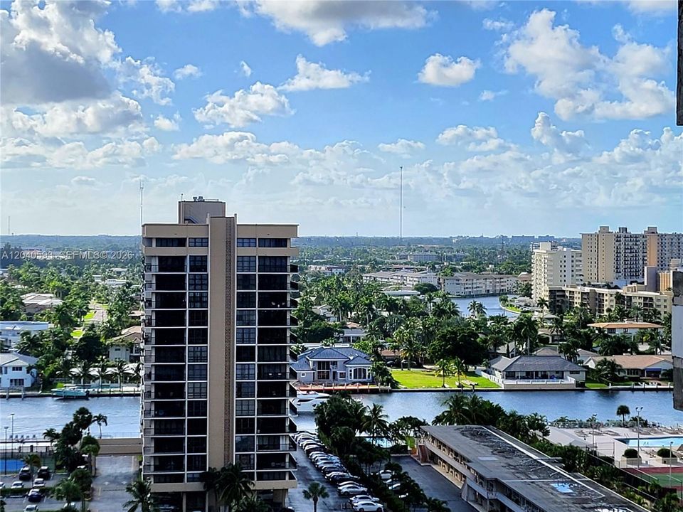En Venta: $334,000 (1 camas, 1 baños, 896 Pies cuadrados)